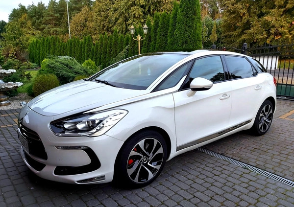 samochody osobowe Citroen DS5 cena 47900 przebieg: 230000, rok produkcji 2015 z Morąg